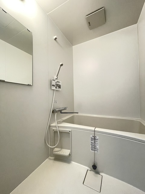 バス・シャワールーム　足が伸ばせる広々バスタブでリラックス♪