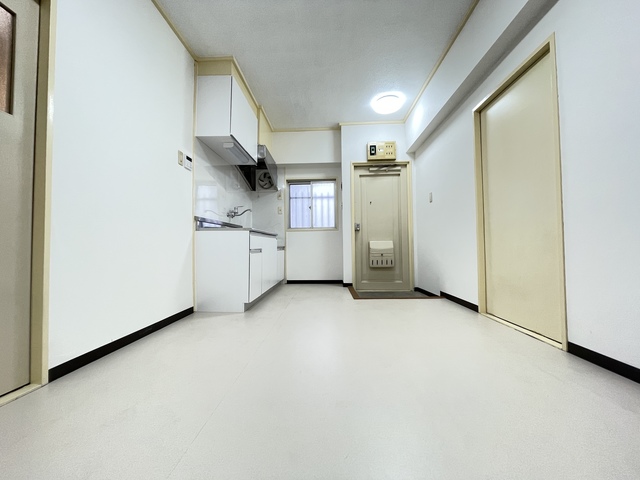 居室・リビング　窓から暖かな日差しが入ります♪