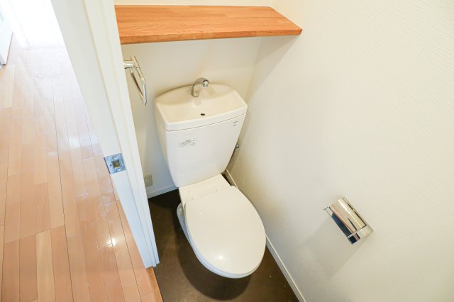 トイレ　別号室のものです。現状優先となります。