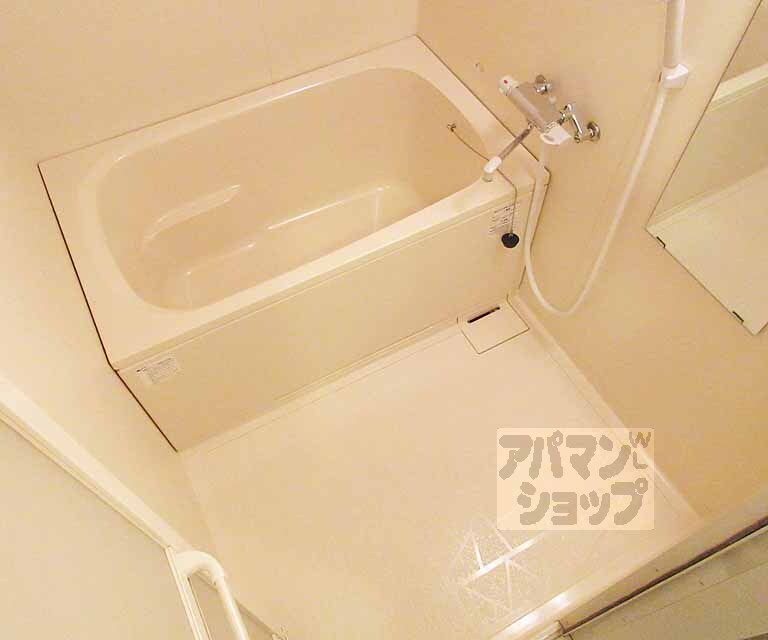 バス・シャワールーム　広々セパレートバスです。