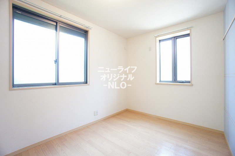 その他部屋・スペース　2面採光で明るく心地良い居室です☆