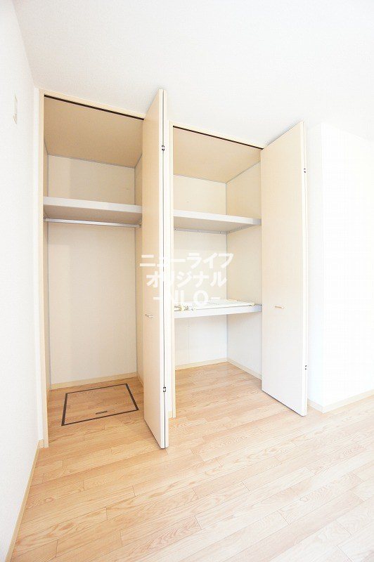 収納　ハンガーパイプや棚が付いているのいで上手に整理整頓できます☆