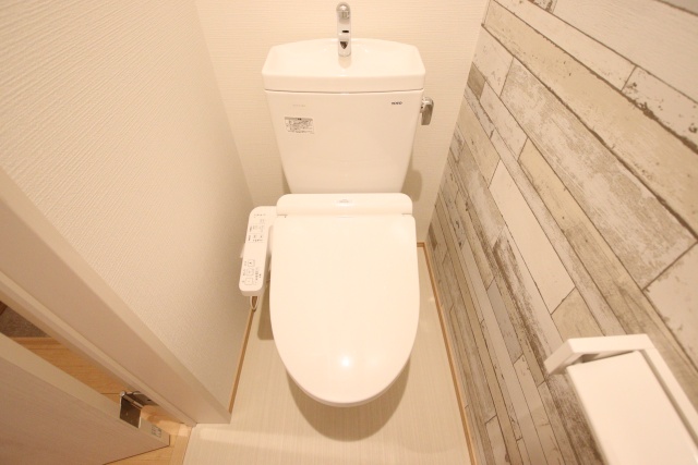 トイレ　※別室の参考写真の為、現況優先です。