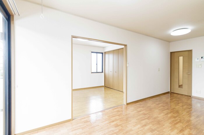 居室・リビング　こちらの居間で趣味の時間をお楽しみください