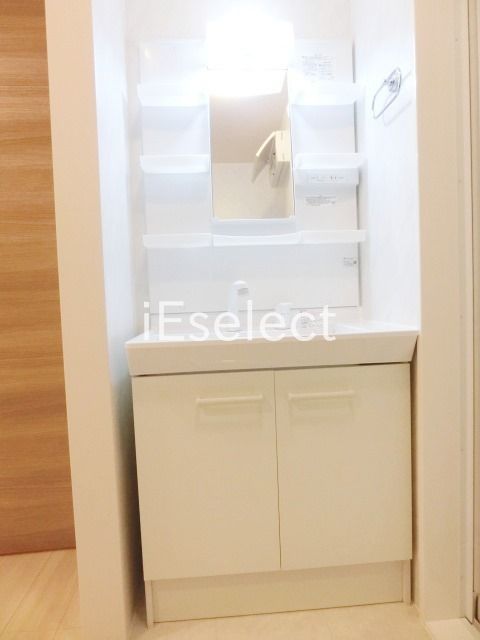 洗面設備　朝の忙しい時間に便利な洗髪化粧台