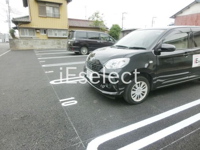 駐車場　敷地内駐車場ございます