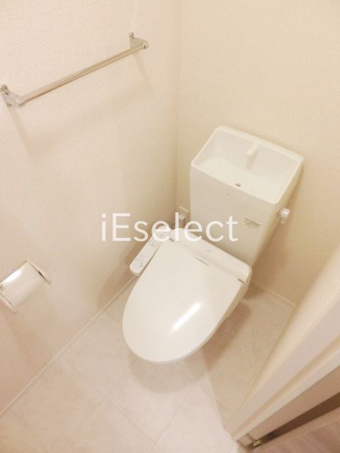 トイレ　温水洗浄付きトイレです