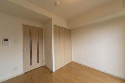 その他部屋・スペース　「居室とキッチンの間に扉あります」