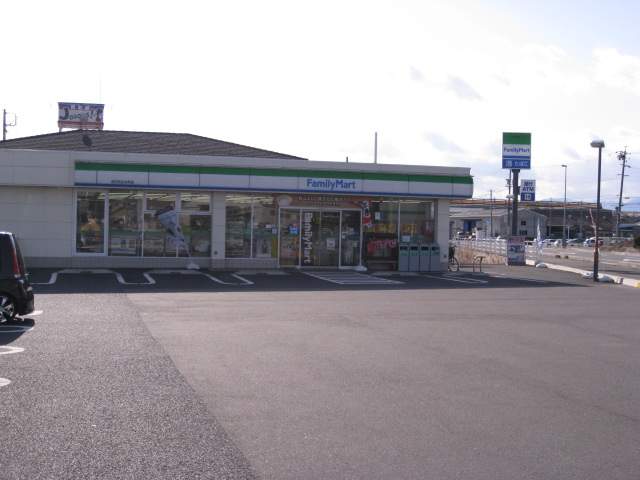 コンビニ　ファミリーマート（コンビニ）まで144m