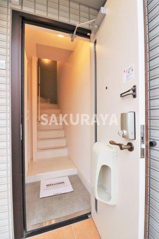 玄関　2022年撮影。現況と異なる場合がございます。