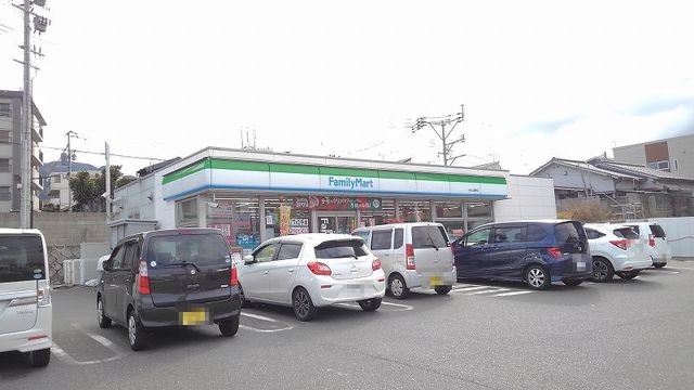 コンビニ　ファミリーマート（コンビニ）まで350m