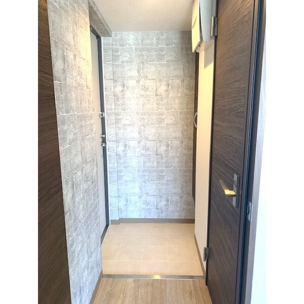 玄関　広々とした玄関です！