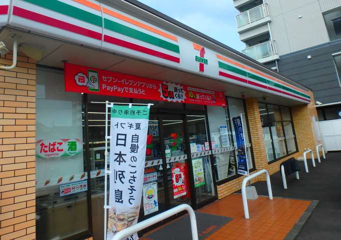 コンビニ　セブンイレブン（コンビニ）まで607m