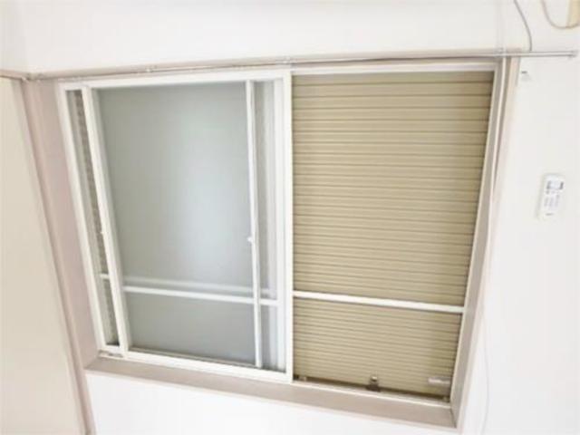 セキュリティ　防犯シャッター付き