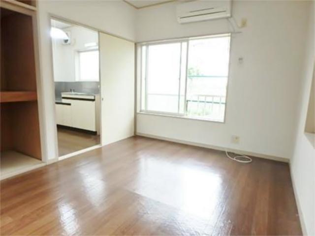 居室・リビング　３面採光の明るいお部屋です