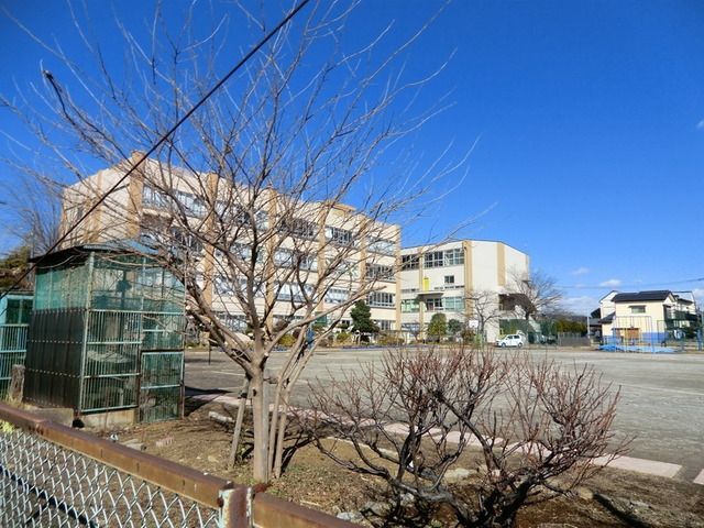 小学校　中川小学校（小学校）まで320m