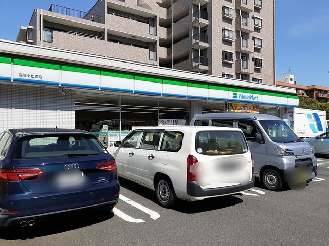 コンビニ　FamilyMart（コンビニ）まで321m