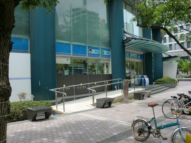 コンビニ　ローソン江戸堀センタービル店（コンビニ）まで150m