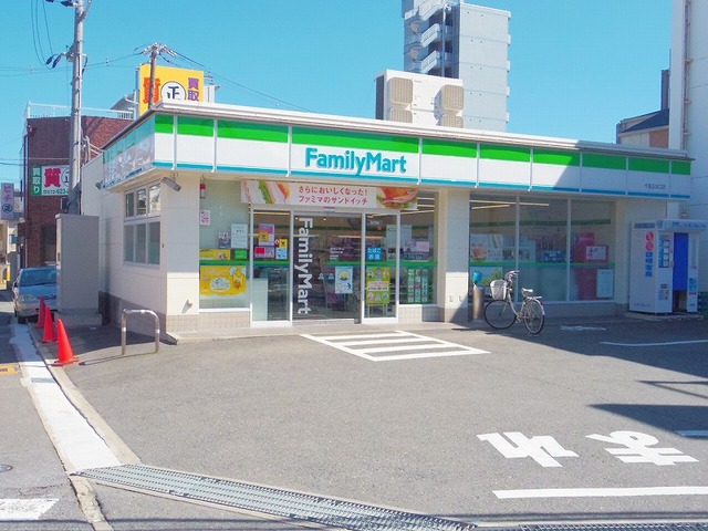 コンビニ　コンビニ（コンビニ）まで100m