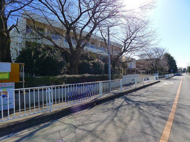 小学校　館林市立第十小学校（小学校）まで600m
