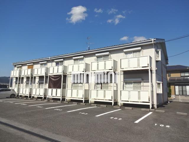 建物外観　青空に映える建物です。