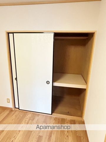 御前崎市 2階建 築25年の内装写真