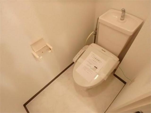 トイレ　洗浄便座です