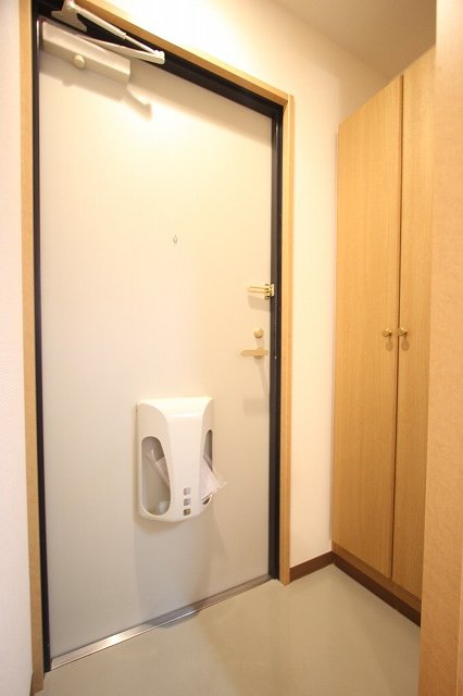 玄関　同物件別号室の写真
