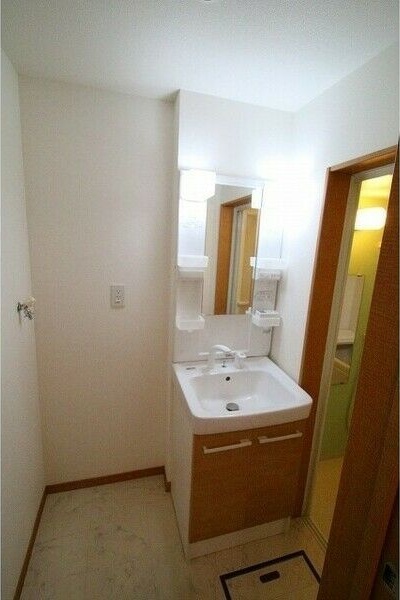 洗面設備　同物件別部屋写真