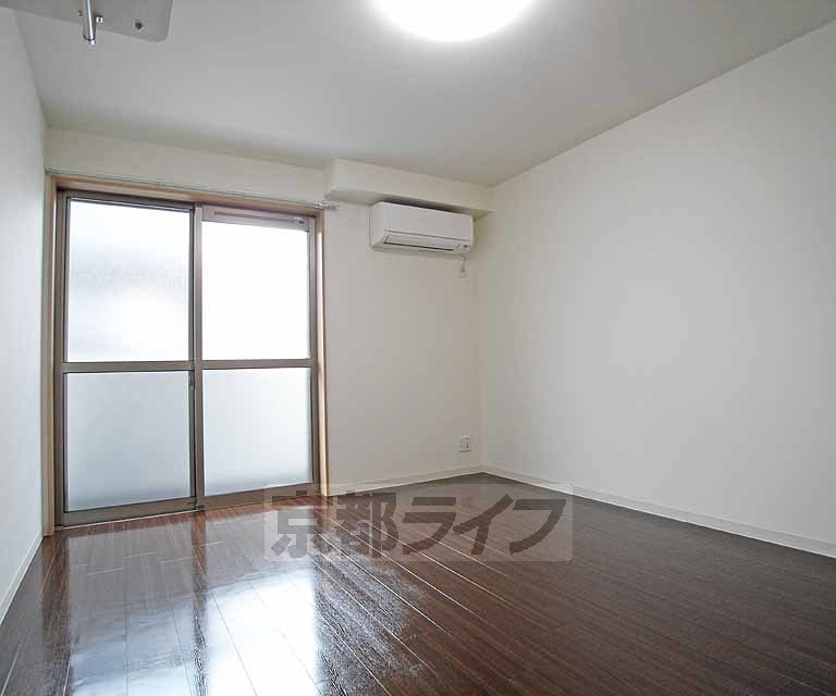 居室・リビング　落ち着いたお部屋です。