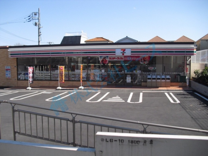 コンビニ　セブンイレブン（コンビニ）まで166m