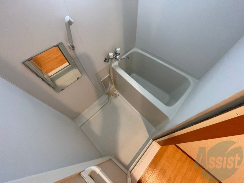 バス・シャワールーム　お風呂になります。一日の疲れを癒してくださいね。