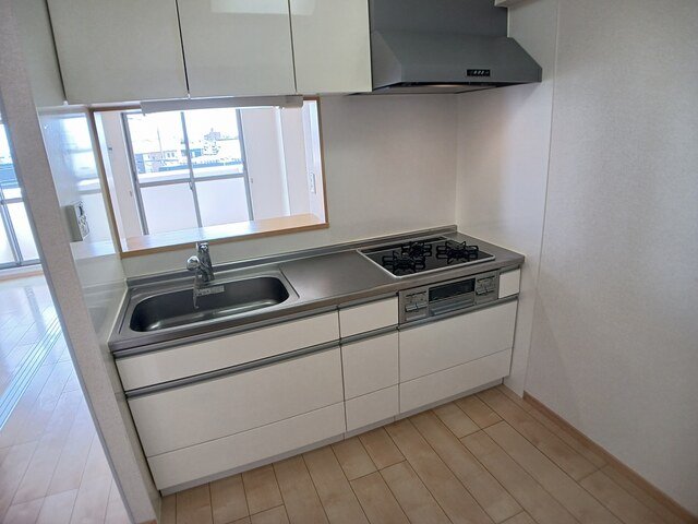 キッチン　コンパクトなキッチンで掃除もラクラク