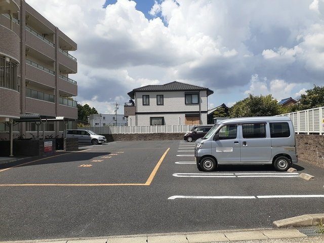 駐車場　車をお持ちの方に嬉しい駐車場付きの物件です