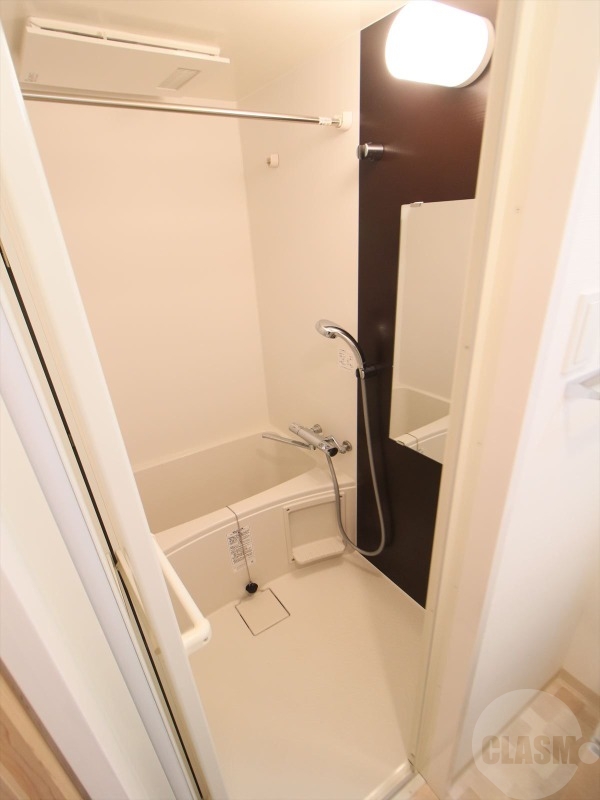 バス・シャワールーム　浴室乾燥機付きバスルーム