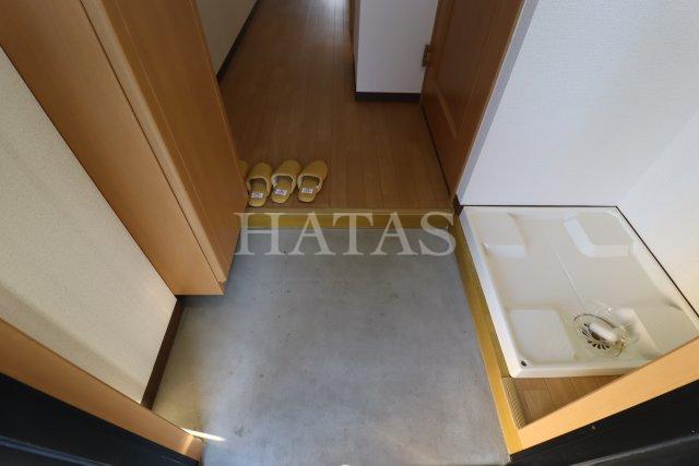 玄関　同物件別部屋です。