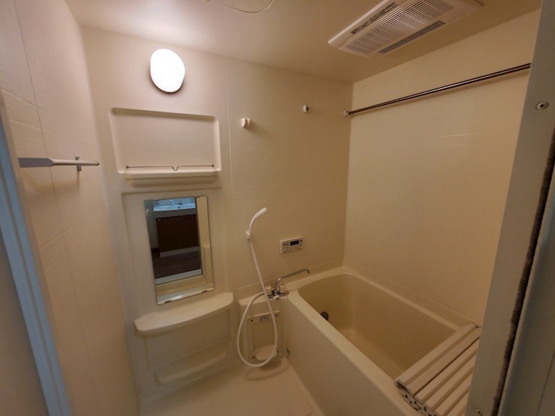 バス・シャワールーム　追い焚き機能+浴室乾燥機付（イメージ）