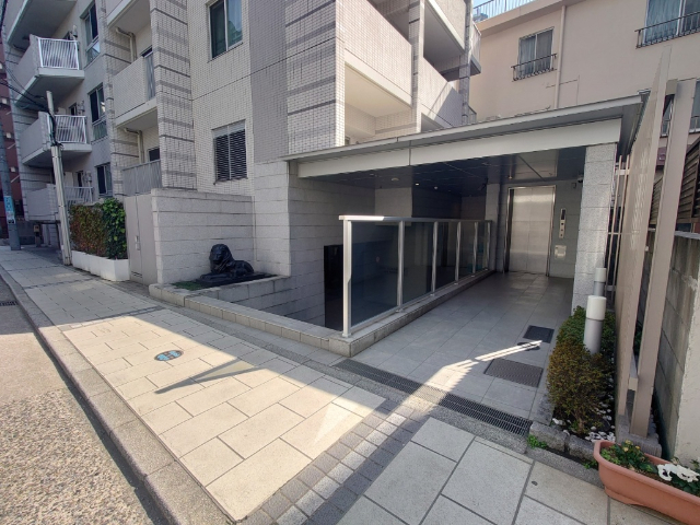 エントランス　便利な立地