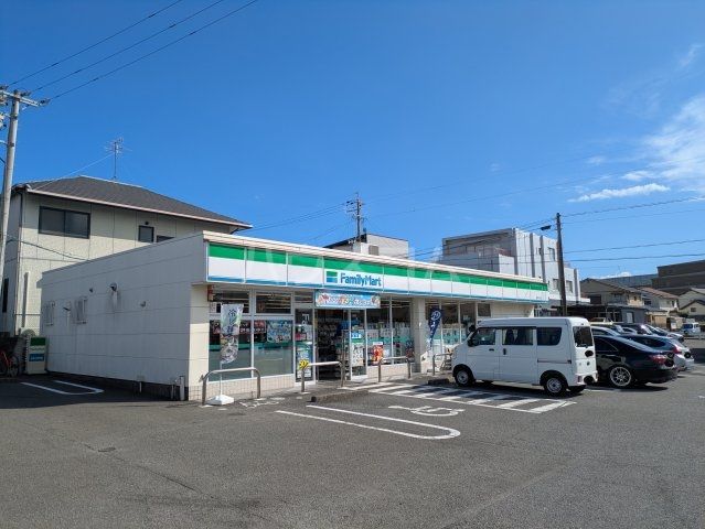 コンビニ　ファミリーマート 静岡中吉田店（コンビニ）まで748m
