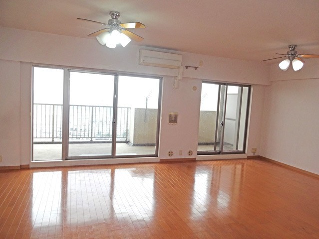 居室・リビング　開放感のあるゆったりとしたお部屋です♪