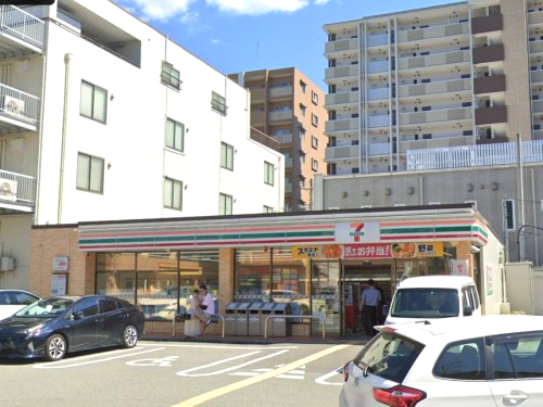 コンビニ　セブンイレブン吹田垂水町3丁目店（コンビニ）まで89m