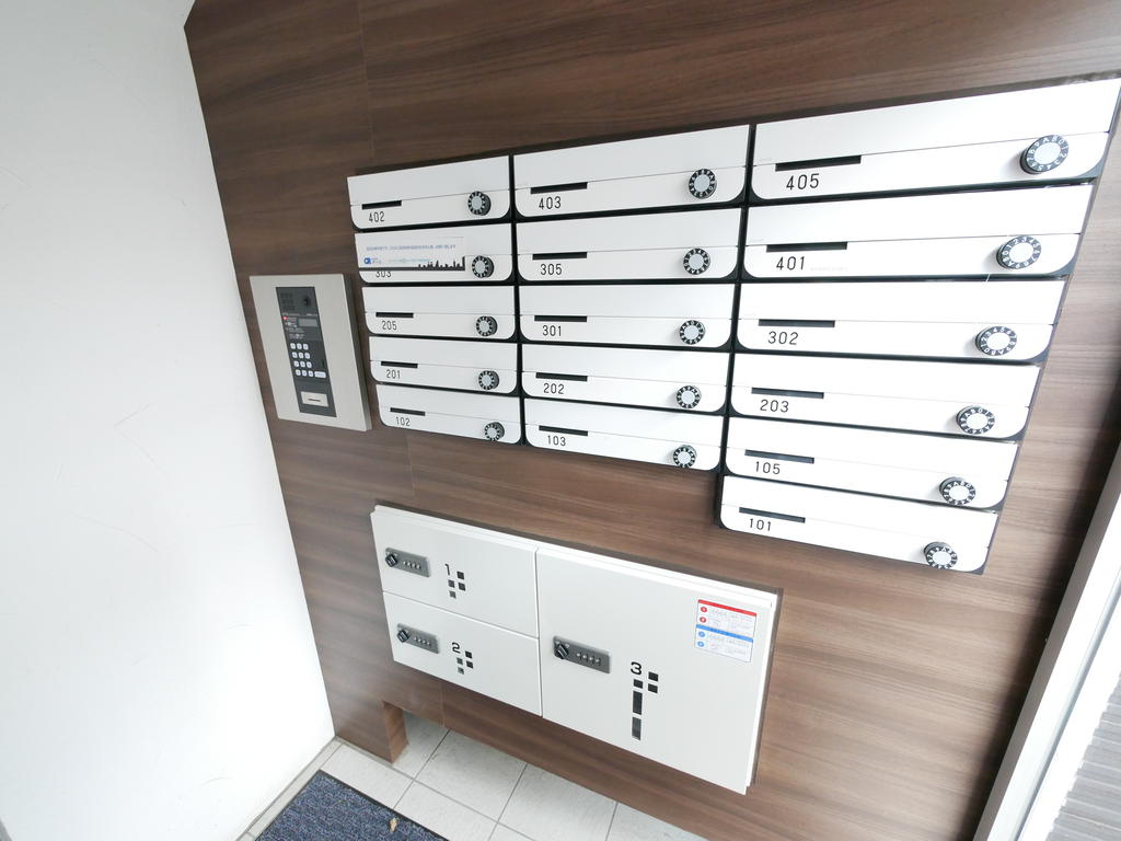 エントランス　☆宅配ボックス完備☆