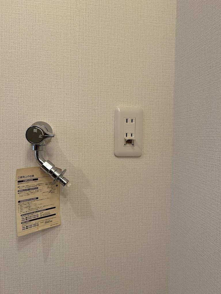 その他設備　洗濯防水パン・専用水栓・アース付き2口コンセント