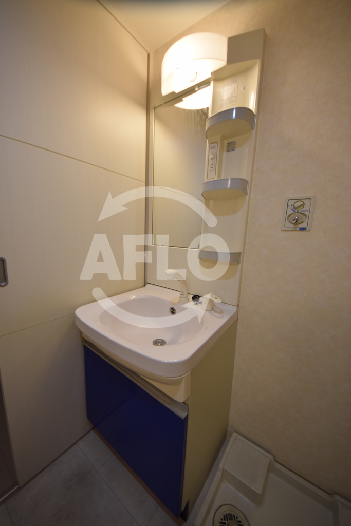 洗面設備　プレサンス難波南アーバニッシュ　独立洗面台