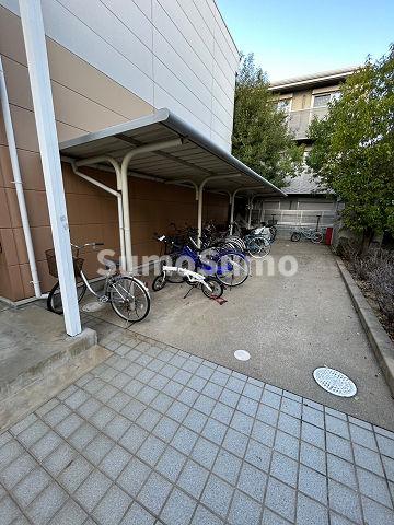 その他共有部分　車をお持ちの方に嬉しい駐車場付きの物件です