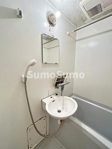 洗面設備　ゆったりとスペースのある洗面所