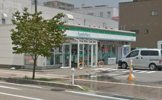 コンビニ　ファミリーマート高岡駅南一丁目店（コンビニ）まで421m