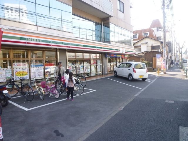 コンビニ　セブンイレブン（コンビニ）まで580m