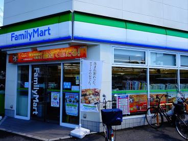 コンビニ　ファミリーマート 杉並永福4丁目店（コンビニ）まで528m