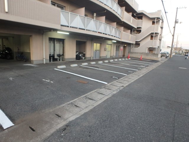 駐車場　岡山市北区下中野　コンフォール　1K　駐車場
